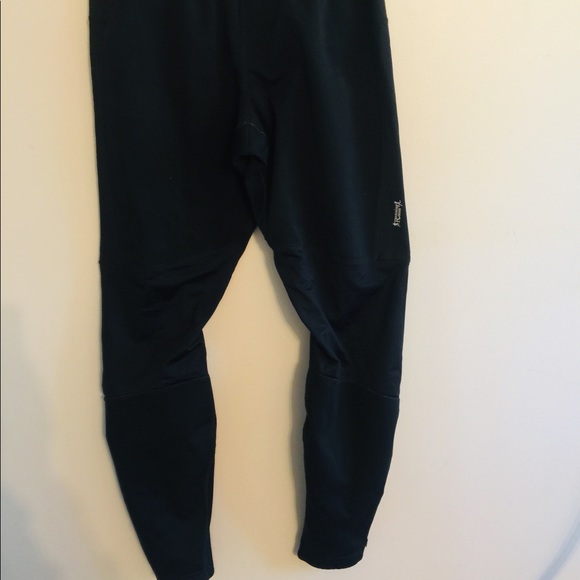 Running Room size medium pants - Picture 5 of 7